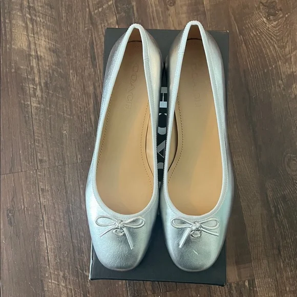COACH
Women's Ava Ballet
Block-Heel Pumps new size 8 NIB - Picture 2 of 5